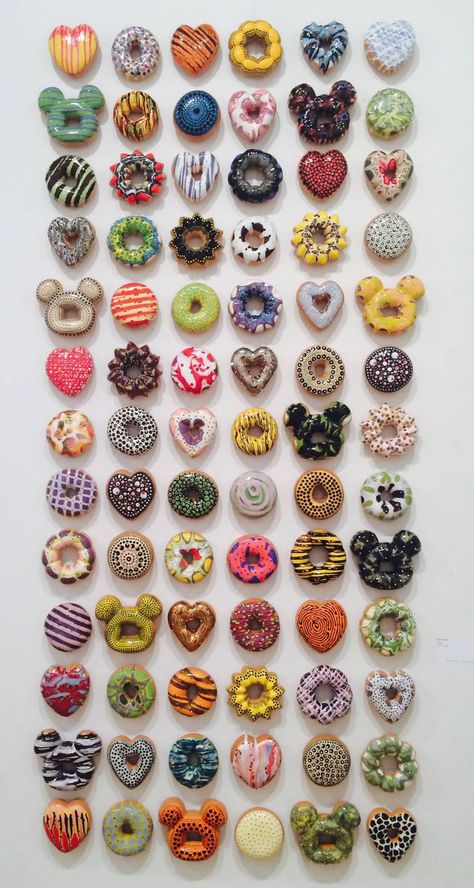 Donuts | From a unique collection of sculptures at https://www.1stdibs.com/art/sculptures/ Donat Glaze, Patisserie Fine, Donut Art, 귀여운 음식 그림, Cute Donuts, Delicious Donuts, Donut Shop, Mini Donuts, Snacks Für Party