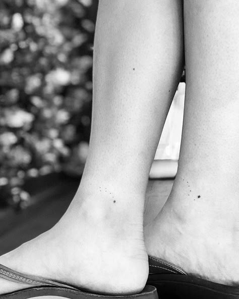 Matching big and little dipper tattoos. Big And Little Dipper Tattoos, Tato Mini, Little Dipper Tattoo, Micro Tattoo Ideas, Big Dipper Tattoo, Dipper Tattoo, Micro Tattoo, Matching Best Friend Tattoos, Sibling Tattoos