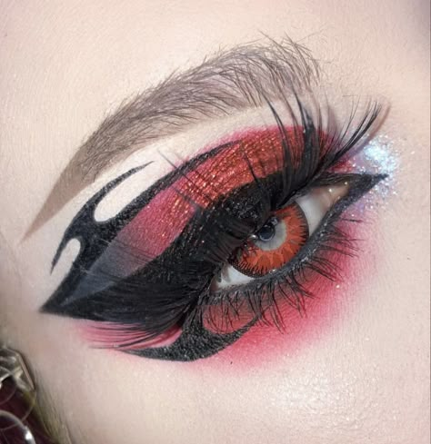 Black And Red Graphic Liner, Red Emo Makeup, Red And Black Goth Makeup, Red And Black Smokey Eye, Red And Black Eyeliner, Red Graphic Liner, Red And Black Makeup, Black Goth Makeup, Black And Red Makeup