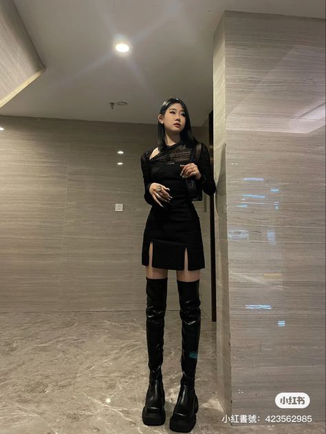 Itzy Outfit, Chinese Street Style Fashion, Korean Boots, Prom Outfits, Feminine Aesthetic, Fashion Korean, Celebrity Outfits, Fancy Outfits, Korean Outfits