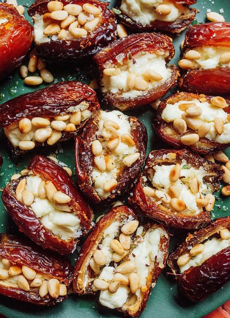 Date And Goat Cheese Appetizer, Savory Stuffed Dates, Recipes That Use Dates, Date Appetizer Recipes, Date Appetizers, Stuffed Dates Recipes, Goat Cheese Dates, Goat Cheese Stuffed Dates, Cheese Stuffed Dates