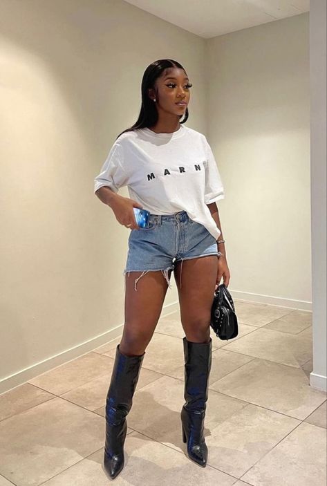 Shorts And Boots Outfits Fall, Tshirt And Boots Outfits, Jean Shorts Boots Outfit, Jean Shorts With Boots, Jean Shorts And Boots Outfit, Boots And Jean Shorts Outfit Black Women, Jean Shorts And Tights Outfit, Denim Shorts And Thigh High Boots Outfit, Boots And Shorts Outfit Black Women