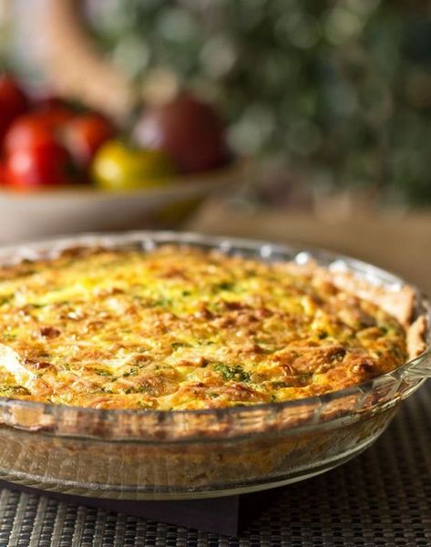 Green chile quiche Green Chili Quiche, Green Chile Quiche, Hatch Chilis, Hatch Chile Recipes, New Mexico Green Chile, Green Chile Recipes, Hatch Chiles, Green Chili Recipes, Dinner Pies