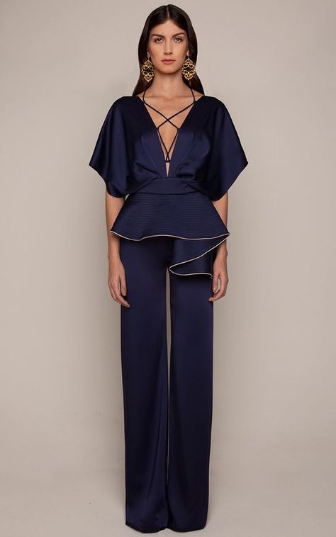 Johanna Ortiz Resort 2016 - Preorder now on Moda Operandi: Joanna Ortiz, Jumpsuit Chic, Johanna Ortiz, Cooler Look, Jumpsuit Fashion, Looks Style, Mode Inspiration, Dress Code, Elegant Outfit