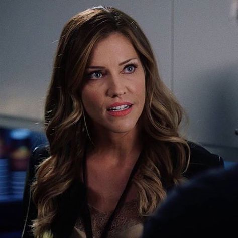 Charlotte Richards Lucifer, Lucifer Mom, Tricia Helfer Lucifer, Charlotte Richards, Tricia Helfer Hot, Lucifer Characters, Werewolf Aesthetic, Female Role Models, Tom Ellis Lucifer