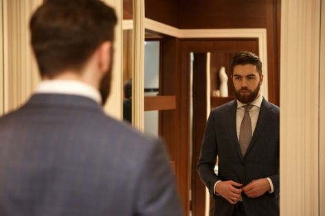 View from back of man looking at the mir... | Free Photo #Freepik #freephoto #sale #shirt #clothes #elegant Interchangeable Wardrobe, Wrinkled Clothes, Practice Wear, Expensive Clothes, Dressing Mirror, Men’s Suits, You Are Perfect, Men Looks, Modern Man