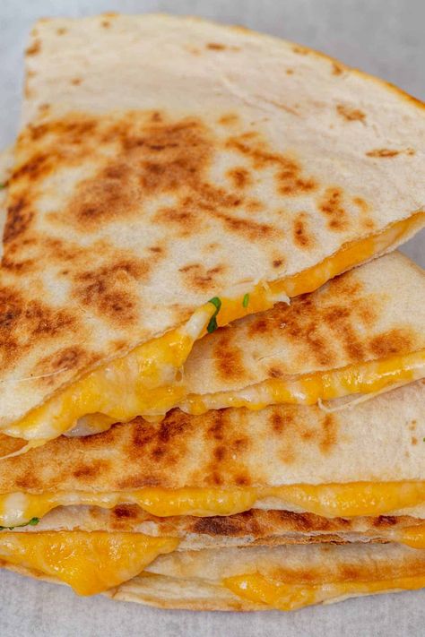 Easy Dinner With Tortillas, Mexican Food Recipes Quesadillas, Simple Cheese Quesadilla, How To Make Cheese Quesadillas Easy, East Simple Dinner Ideas, Quesadilla Recipes Easy Cheese, Tortilla Quesadilla Recipes, Cheese Quesadillas Recipes, Best Cheese Quesadilla Recipe