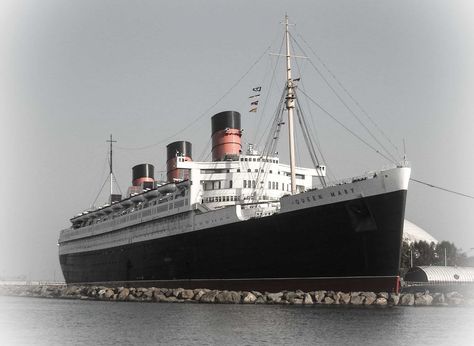 Queen Mary Ship, Cunard Ships, Rms Queen Elizabeth, Los Angeles Attractions, D Day Invasion, Cunard Line, Most Haunted Places, Long Beach California, Best Horrors