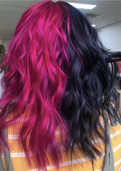 Magenta Hair Dye Ideas, Magenta Split Dye, Red And Pink Split Dye, Black And Pink Split Dye, Magenta Hair Dye, Fuschia Hair, Pink And Black Hair, Split Dye, Magenta Hair