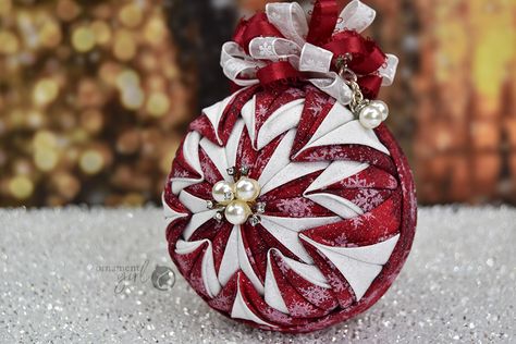 red-white-black-no-sew-quilted-radiance-ornament-2-wm Christmas Tree Ornaments Elegant, No Sew Quilted Ornaments, Diy Quilted Christmas Ornaments, Recipes Gift Ideas, Sew Christmas, Ribbon Quilt, Traditional Ornaments, Quilted Ornaments, Quilted Christmas Ornaments