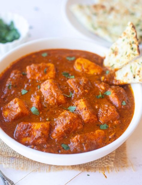 Paneer Vindaloo is the vegetarian version of the restaurant favorite Goan Vindaloo Curry. Paneer cubes are cooked in a fiery-red sauce packed with bold flavors. Enjoy this gluten-free curry with rice or naan for a satisfying dinner! | vegetarian indian recipe | indian curry | paneer recipes | pipingpotcurry.com Paneer Vindaloo, Indian Cucumber Salad, Indian Paneer Recipes, Vindaloo Curry, Sauteed Tofu, Vindaloo Recipe, Curry With Rice, Paneer Dishes, Indian Dinner