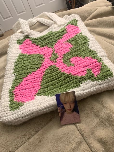 I made this for their sweet mirage tour, i love it sm #kpopcrochet #kpop #txttemptation #crochet Txt Crochet Bag, Kpop Crochet Pattern Free, K Pop Crochet Ideas, Crochet Kpop Ideas, Nct Crochet, Enhypen Crochet, Jjk Crochet, Txt Crochet, Straykids Crochet