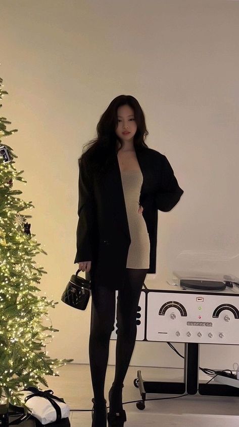 Jennie Kim Clothes, Jennie Kim Style, Mini Skirt Aesthetic, Semi Formal Outfits For Women, Dr Aesthetic, Jennie Instagram, Wallpaper 2023, Blackpink Outfits, Semi Formal Outfits