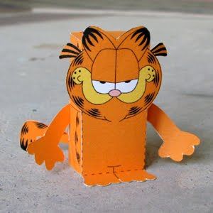 garfield-papercraft-toy Garfield Party, Garfield Birthday, Paper Toy Printable, Garfield Cartoon, Garfield Cat, Jim Davis, Paper Toy, Valentine Box, Party Activities