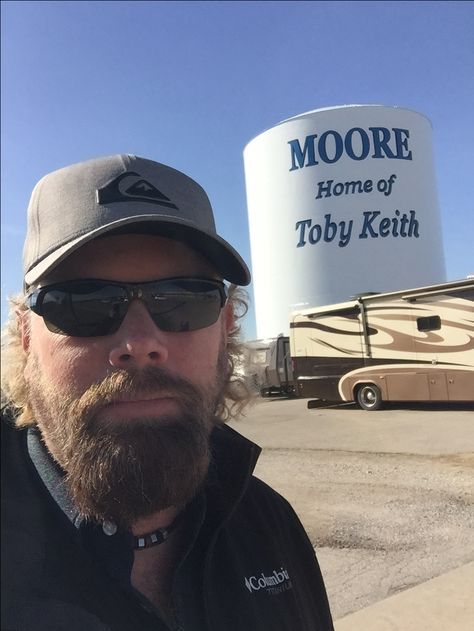 Moore Oklahoma, Tom Jones Singer, Blake Sheldon, Deni Denials, Books To Read Before You Die, Country Song Quotes, Oklahoma History, Trace Adkins, Hard To Say Goodbye