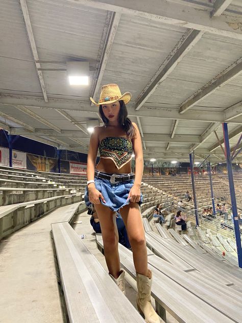 #pico #picolandia #rodeofashion #latina Picolandia Outfits, Rodeo Fashion, Fashion Inspo Outfits, Fashion Inspo, Pins, Quick Saves