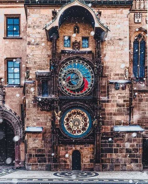 This is the Prague Astronomical Clock, installed in 1410, it's the oldest clock still operating. World's Oldest Working Astronomical Clock Prague's Astronomical Clock is the world's oldest working one of its kind. Installed in 1410, it is located on the Old Town City Hall in Prague's Old Town Square, Czechia. The medieval clock features an astronomical dial; "The Walk of the Apostles", an hourly show of moving sculptures; and a monthly calendar dial with the 12 signs of the zodiac. Prague Astronomical Clock, Best Places In Europe, Astronomical Clock, Old Clocks, Voyage Europe, Places In Europe, Clock Tower, Best Cities, Belle Epoque