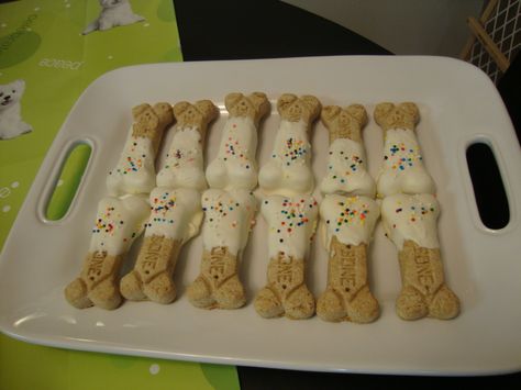 Milk Bone dog treats dipped in melted yogurt chips. (doggy safe) Vanilla Dog Treats, Milkbone Dog Treat Recipe, Yogurt Icing For Dog Treats, Packaging Dog Treats To Sell, Dog Bones Homemade, Frosting For Dog Treats, Yogurt Dog Treats Recipes, Dog Treat Frosting Recipe, Dipped Dog Treats