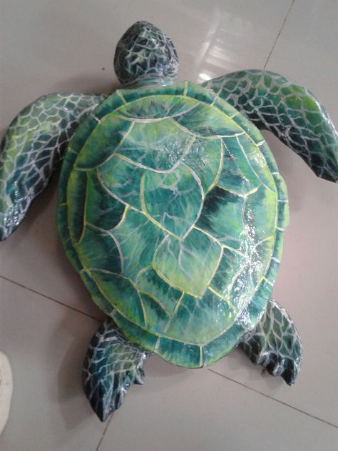 Sea Turtle Pottery Ceramics, Paper Mache Sea Turtle, Sea Turtle Sculpture, Turtle Ceramics Ideas, Ceramic Sea Turtle, Ceramic Turtle Painting Ideas, Paper Mache Sea Animals, Clay Ocean Animals, Paper Mache Turtle