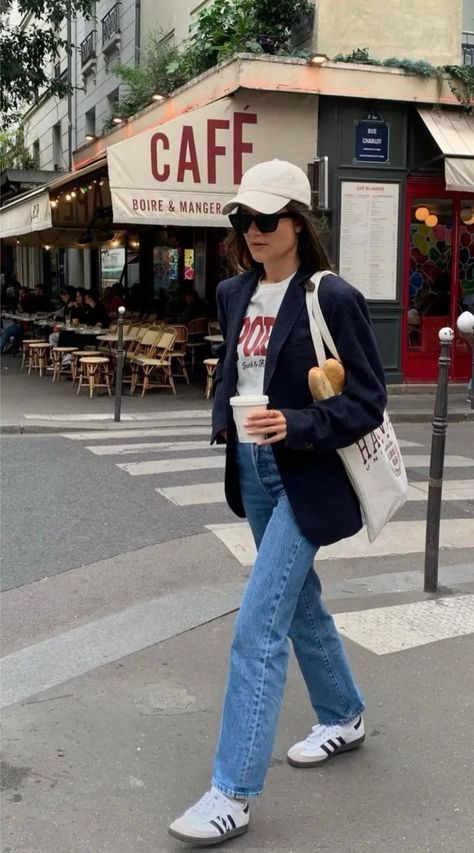 6 Chic Yet Easy Outfits That Are Perfect for Wearing to the Pub This Spring European Sneakers Street Styles, Woden Sneaker Outfit, Casual Chic Sneakers Outfit, European Spring, French Outfits, Mode Adidas, Looks Adidas, Adidas Samba Outfit, Celana Fashion