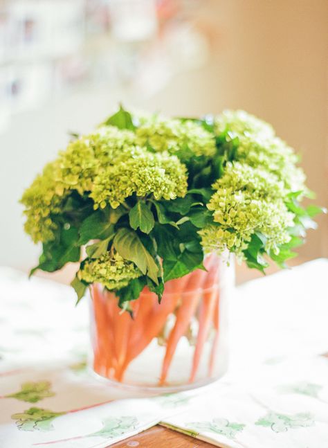 carrot flower arrangement for Peter Rabbit Birthday Peter Rabbit Centerpiece, Rabbit Baby Shower Ideas, Peter Rabbit Baby Shower Ideas, Peter Rabbit Theme Party, Peter Rabbit First Birthday, Peter Rabbit Birthday Party, Rabbit Birthday Party, Peter Rabbit Theme, Baby Ray