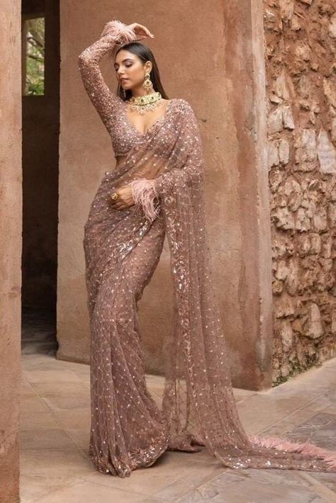 Dress Wishlist, Net Saree Blouse, Pre Stitched Saree, Christian Wedding Dress, Net Sarees, Stitch Saree, South Indian Bride Saree, Hair Style On Saree, Pleated Saree