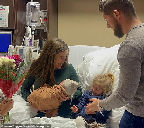 Jessa Duggar and Ben Seewald announce the name of their fifth child following his arrival. - Bintano Jessa Duggar, Jessa Seewald, 19 Kids And Counting, Baby George, 19 Kids, Holding Baby, Birth Stories, December 19, Losing A Child