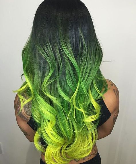 364 Likes, 8 Comments - Las Vegas, NV    Hair Artist (@kateloveshair) on Instagram: “ᏨᏬᏒᏝᎬᎠ ᏬᏢ ᎨᏁ ᏨᏝᎾᏉᎬᏒ ☘️ @mastersofbalayage” Rainbow Balayage, Neon Green Hair, Green Hair Dye, Brown Ombre Hair, Green Wig, Dye Ideas, Bright Hair, Hair Color Highlights, Penteado Cabelo Curto