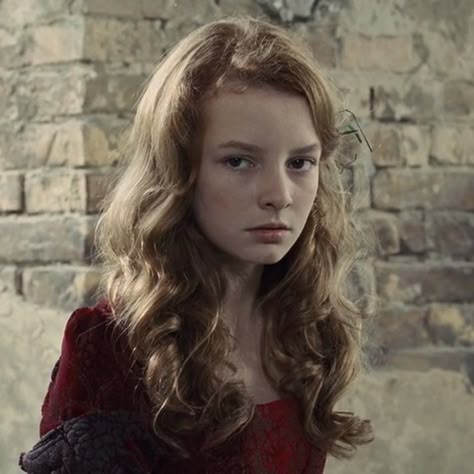 Sansa Stark Asoiaf, Medieval Face Claims Female, Secret Of Moonacre, Medieval Baby, The Secret Of Moonacre, Game Of Thrones Westeros, Dakota Blue Richards, Aesthetic Game, Steampunk Hairstyles