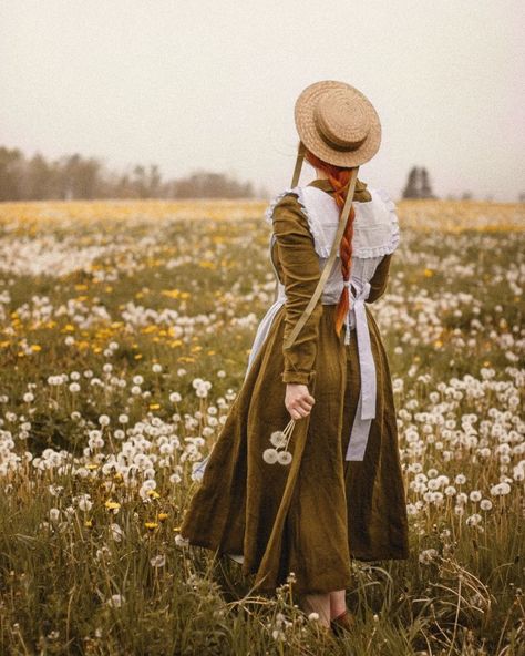 1900s Aesthetic, Dreamy Fashion, Cottage Core Outfit, Feminine Photography, Cute Profile, Cottage Core Fashion, Core Fashion, Fall Cottage, Medieval Books