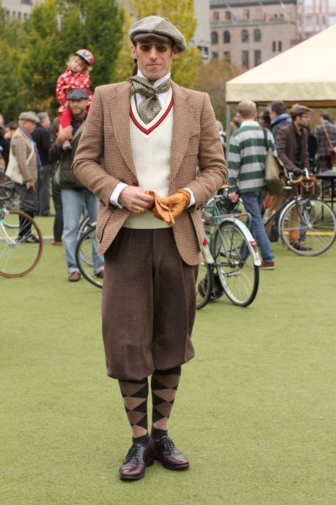 Tweed Run Stockholm Running Outfit Men, Mens Fashion Retro, Tweed Ride, Tweed Run, British Style Men, Dapper Mens Fashion, Plus Fours, Dapper Gentleman, Dapper Men