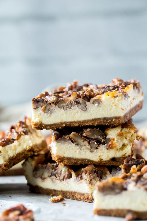 Keto Pecan Cheesecake Bars These Keto Cheesecake Bites are made with a dense crust, creamy center and crunchy pecan topping to hit all your tastebuds! Keto Pecan Cheesecake, Keto Cheesecake Bars, Keto Cheesecake Bites, Keto Cheesecakes, Pecan Cheesecake Bars, Biscotti Cheesecake, Keto Connect, Dessert Restaurant, Chocolate Frosty