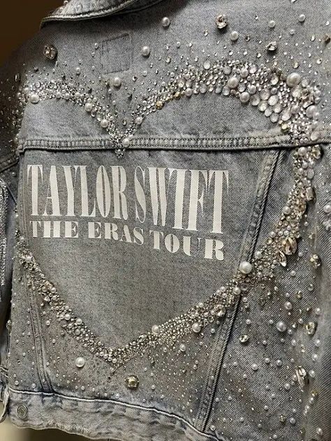 Eras Tour Outfits Jacket, The Eras Tour Jean Jacket, Jean Jacket Eras Tour, Eras Tour Jean Jacket Diy, Lover Aesthetic Taylor Swift Outfits, Eras Jean Jacket, Eras Tour Jacket Diy, Taylor Swift Daisy, Eras Tour Outfits Cold Weather