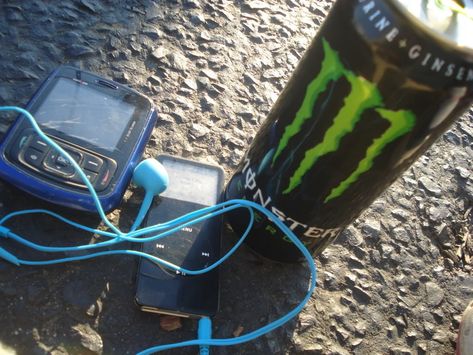 A Monster energy drink placed right next to an iPod and an old phone: 26 Pictures That Look Like Ancient Freakin' History In 2018 Midwest Emo Aesthetic, Midwest Emo, Monster Energy Drink, 2000s Emo, Emo Aesthetic, 2000s Nostalgia, Party Rock, 2000s Aesthetic