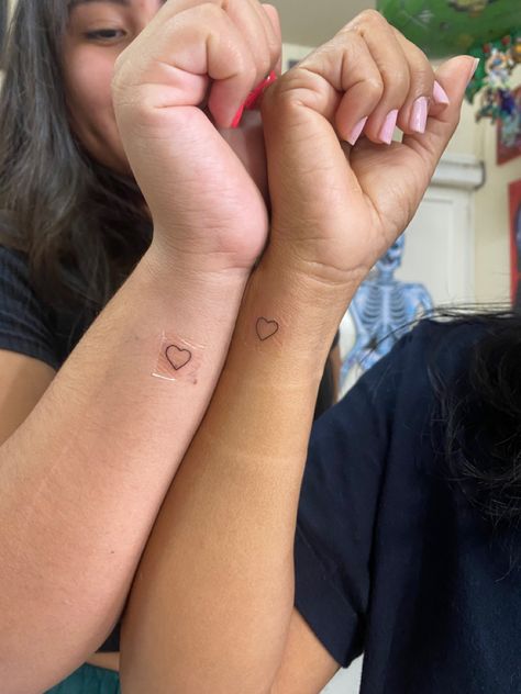 matching heart tattoos Sister Heart Tattoos, Little Heart Tattoos, Simple Heart Tattoos, Maching Tattoos, Twin Tattoos, Heart Tattoo Wrist, Matching Friend Tattoos, Small Matching Tattoos, Tiny Heart Tattoos