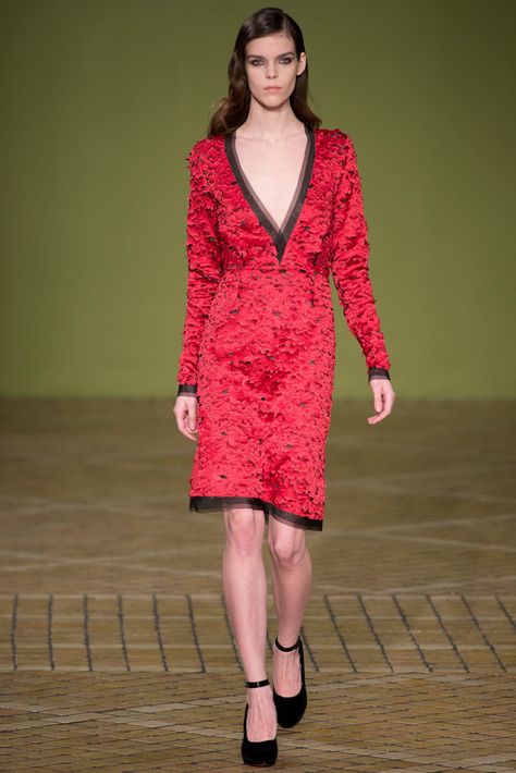 Jonathan Saunders, Fall Attire, Little Red Dress, Darling Dress, Review Fashion, Fashion Week Runway, Lovely Clothes, Velvet Tops, Fashion Shows