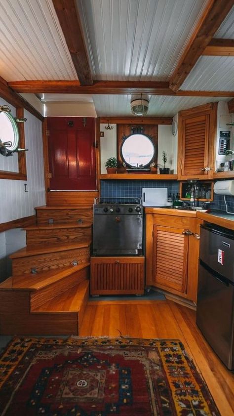 Boat Inspired Interior, Wooden Boat Interior, Boho Boat Interior, Cozy Boat Interior, House Boat Design, Interior Boat Design, Live Aboard Boats Interiors, Sailboat Interior Design, House Boat Interiors