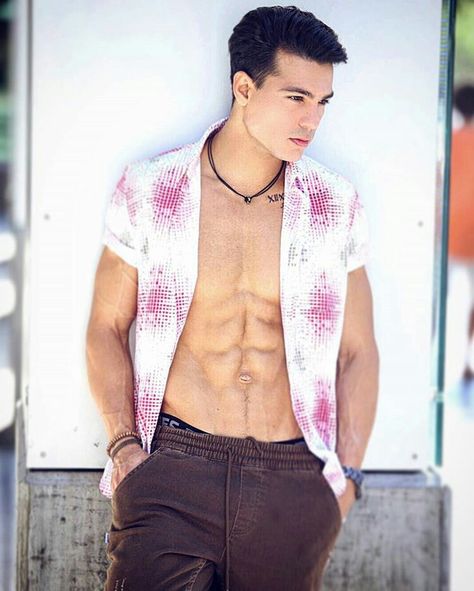 Ray Diaz, Le Male, Handsome Man, Male Physique, Summer Time, How To Look Better, Mens Tshirts, Mens Tops