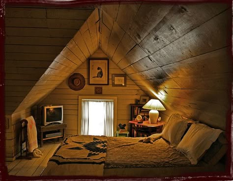 Knotty-Naughty Pine  As Winter Arrives, the Old Quilts are taken out of Storage as the Missourians start dreaming of the Spring Thaw. Plattsburg, Missouri Attic Nook, Cozy Attic, Small Attic, Attic Space, Room Photo, Attic Bedrooms, Attic Renovation, Attic Spaces, Attic Remodel