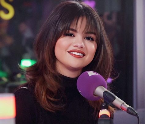 Selena Gomez Fringe, Cute Selena Gomez, Selena Gomez Haircut, Selena Gomez Hairstyles, Selena Gomez Bangs, Shoulder Length Hair With Bangs, Selena Gomez Hair, Celebrity Aesthetic, Selena Gomez Cute