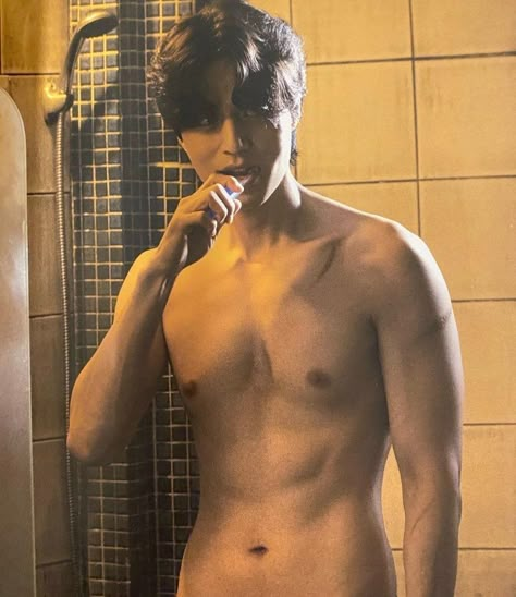 Lee Dong Wook Abs, Strangers From Hell, Dong Woo, Korean Shows, Dong Wook, Lee Dong Wook, Lee Jong Suk, Gong Yoo, Lee Jong