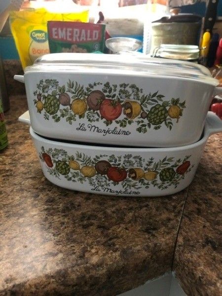 Finding the Value of Vintage CorningWare | ThriftyFun Corning Ware Vintage, Vintage Corningware Patterns, Spice Of Life Corningware, Corningware Vintage Patterns, Cassarole Meals, Fifties Kitchen, Old Dishes, Corningware Vintage, Glass Cookware