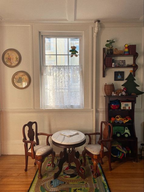 Vintage Childrens Room, Antique Playroom, Vintage Playroom Ideas, Playroom Vintage, Kids Desk Area, Daycare Room Design, Vintage Playroom, Eclectic Kids Room, Vintage Kids Toys