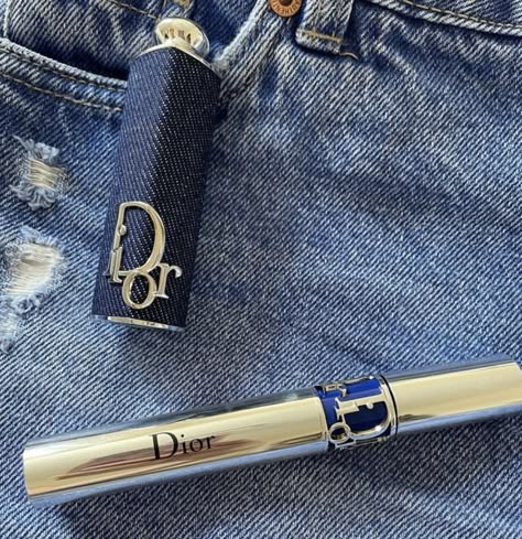 Navy Blue Makeup, Navy Makeup, Sensitive Skin Makeup, Dior Girl, Makeup Pallets, Image Swag, Favorite Makeup Products, Cosmetic Design, Fancy Makeup