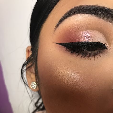 Instagram @deisybeauty_ Twitter ; xxdeisy_ #cutcrease #deisybeauty #halfcutcrease #pink #pinkglitter #eyeliner #wingedliner #makeupaddicts #makeupartist #motd #mua #brows Pink Brown Eyeshadow, Pink And Brown Eyeshadow, Gender Reveal Makeup, Pink Cut Crease Eyeshadow, Half Cut Crease Eye Makeup, Baby Shower Makeup, Pink Cut Crease, Semi Cut Crease, Gold Cut Crease