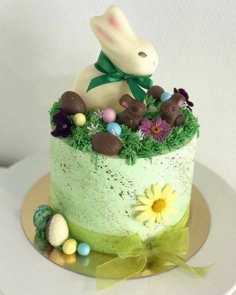 Easter Themed Cakes, Easter Cake Designs, Themed Baking, Easter Cake Decorating, Decor Tort, Easter Party Food, Cake Easter, Cake Story, Easter Bunny Cake