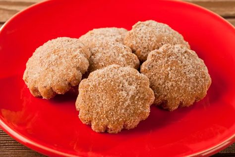 Mexican Hojarascas Cookies Recipe – Baker Recipes Hojarascas Recipe, Great Harvest Bread, Beer Cookies, Rice Cookies, Harvest Bread, Mexican Cookies, Mexican Sweets, Cinnamon Sugar Cookies, Honey Cornbread