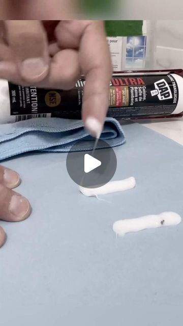 Sherwin-Williams Bahamas on Instagram: "#ProTipAlert - The difference between caulking and silicone. 
BOTH AVAILABLE AT #SherwinWilliamsBahamas. 
• Both are technically sealants but one is water soluble,  the other mold and mildew-resistant. One is paintable 🎨, the other water-resistant 💦. More in the vid!
👏👏: @refreshhomeimprovements 
#Silicone #Caulking #SWBprotip
#FindColorInEveryDay" Bathroom Caulk, Reno Tips, Caulking Tips, Painting Hacks, In-ground Lights, House Maintenance, Tool Tips, Bathtub Tile, Paint Tips