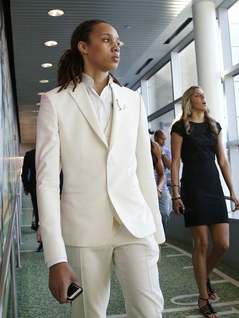 Lesbian Wedding Outfits, Butch Style, Butch Fashion, Brittney Griner, Queer Weddings, Women In Suits, Lesbian Fashion, Stud Fashion, Lesbian Wedding