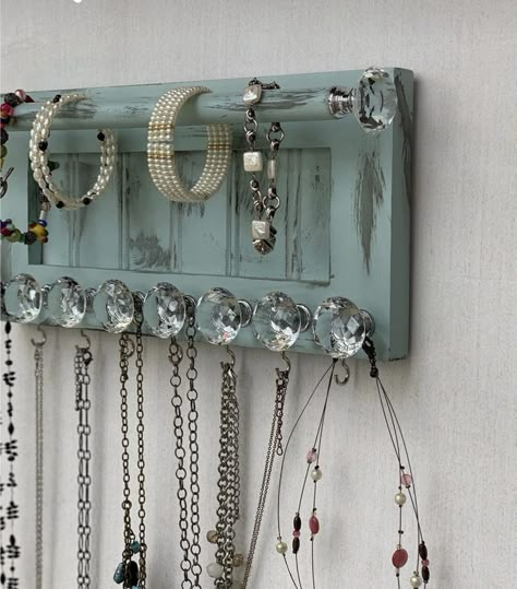 Jewelry Organizer Diy Wall, Jewelry Storage Diy, Bracelet Bar, Wall Mount Jewelry Organizer, Jewelry Organizer Wall, Diy Jewelry Display, Organizer Diy, Diy Jewelry Holder, Hanging Display